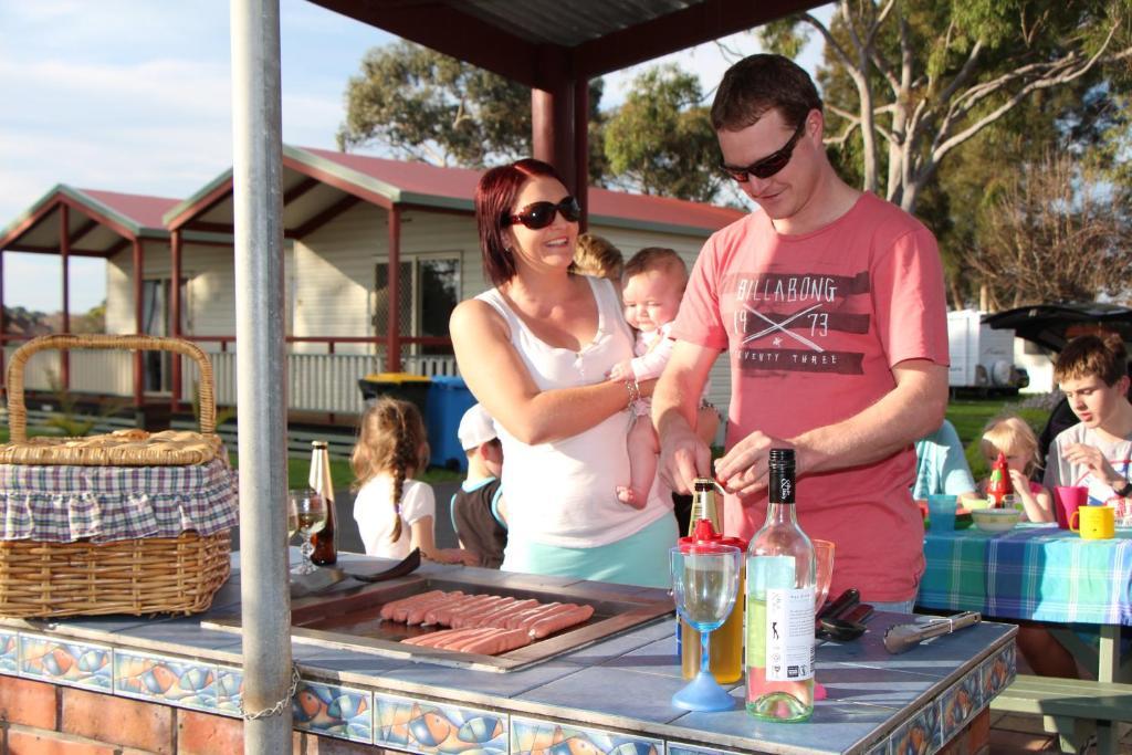 Warrnambool Motel And Holiday Park Esterno foto